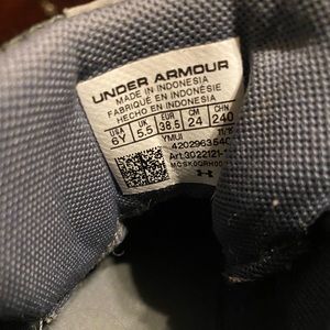 YOUTH Gray Under Armour Tennis Shoes